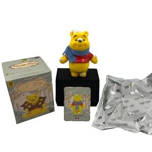 TOP TOY Disney Winnie the Pooh Happy Time Snowfall Flocked Figure Blind Box